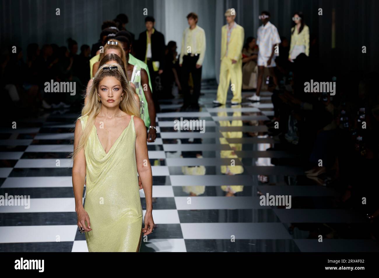 Milan, Italien. 22nd Sep, 2023. VERSACE Spring/Summer 2024 Runway ...