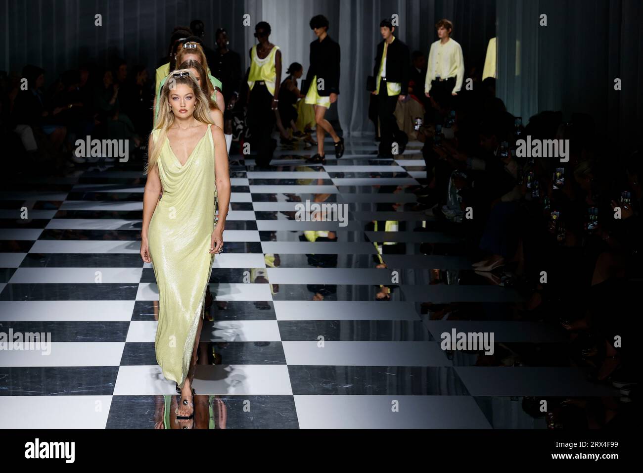 Milan, Italien. 22nd Sep, 2023. VERSACE Spring/Summer 2024 Runway ...