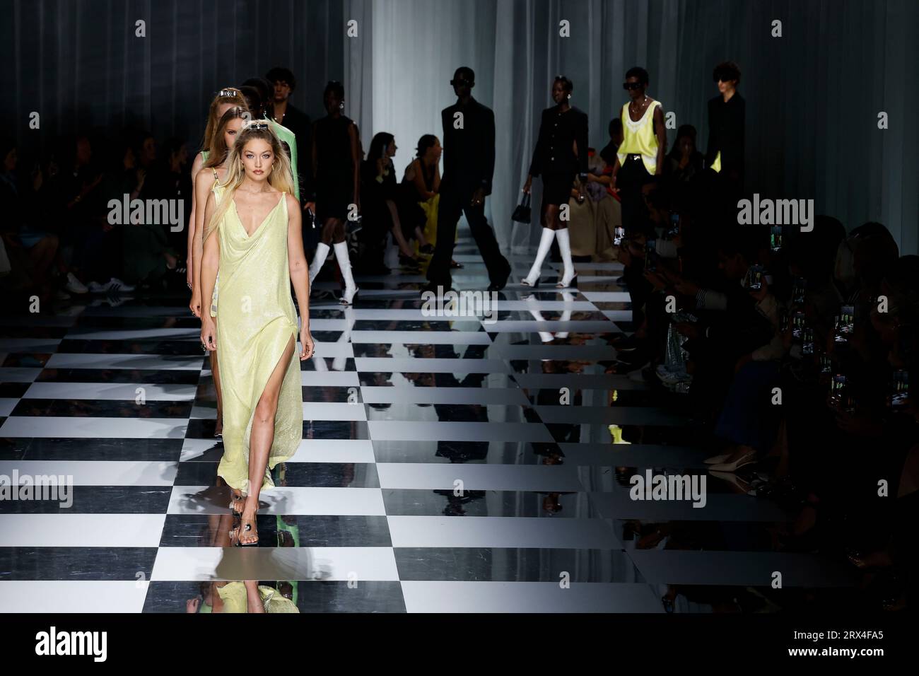 Milan, Italien. 22nd Sep, 2023. VERSACE Spring/Summer 2024 Runway ...