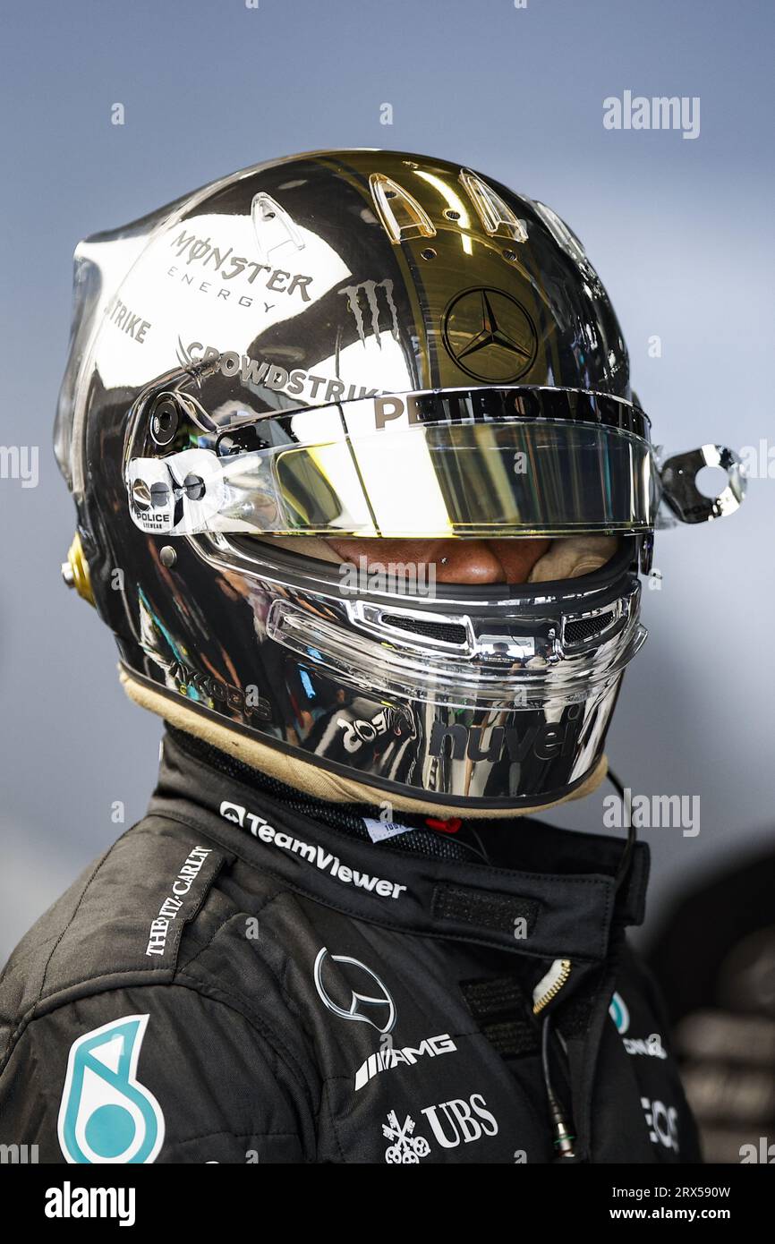 HAMILTON Lewis (gbr), Mercedes AMG F1 Team W14, portrait new helmet, casque,  designed by the artist Hajime Sorayama during the 2023 Formula 1 Lenovo  Japanese Grand Prix, 16th round of the 2023