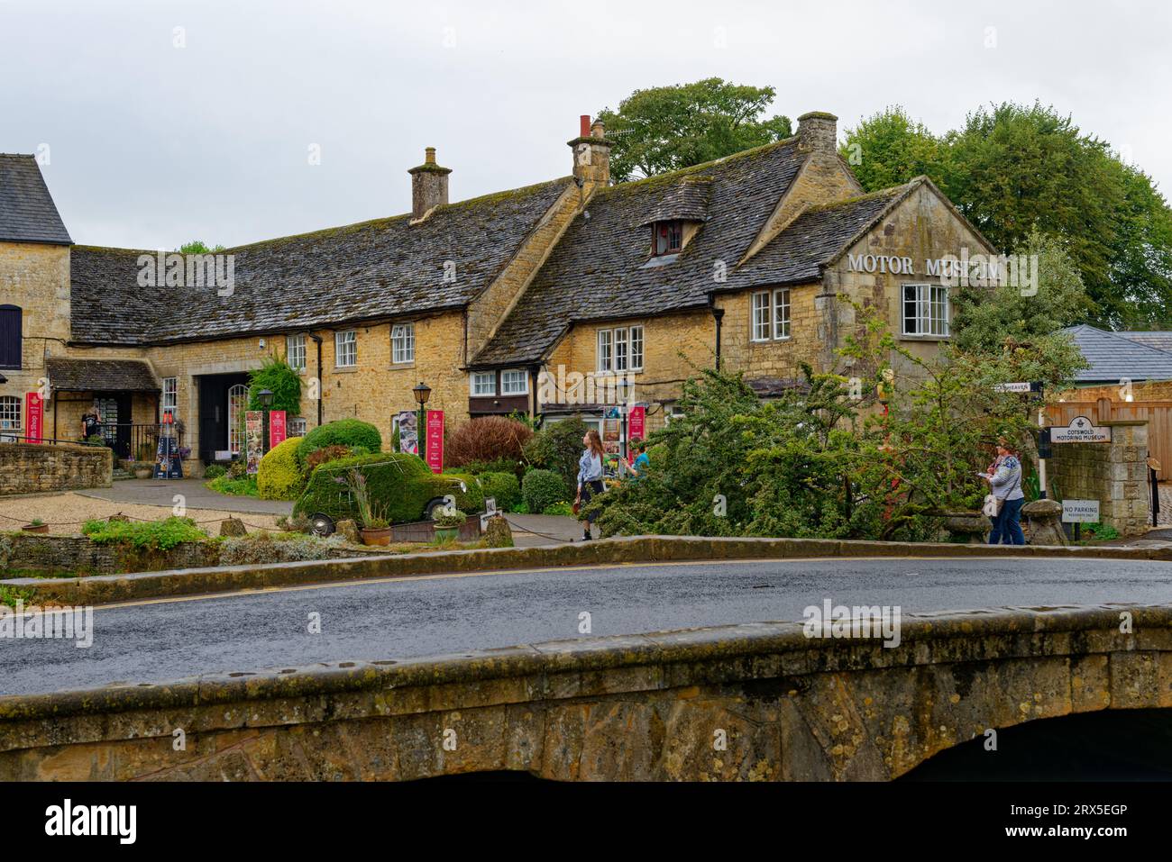 Bourton on the Water village in the Cotswolds Stock Photo - Alamy