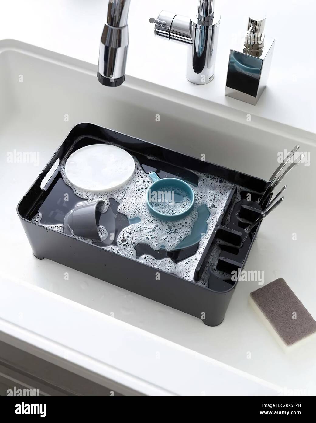 Soaking dirty dishes hi-res stock photography and images - Alamy