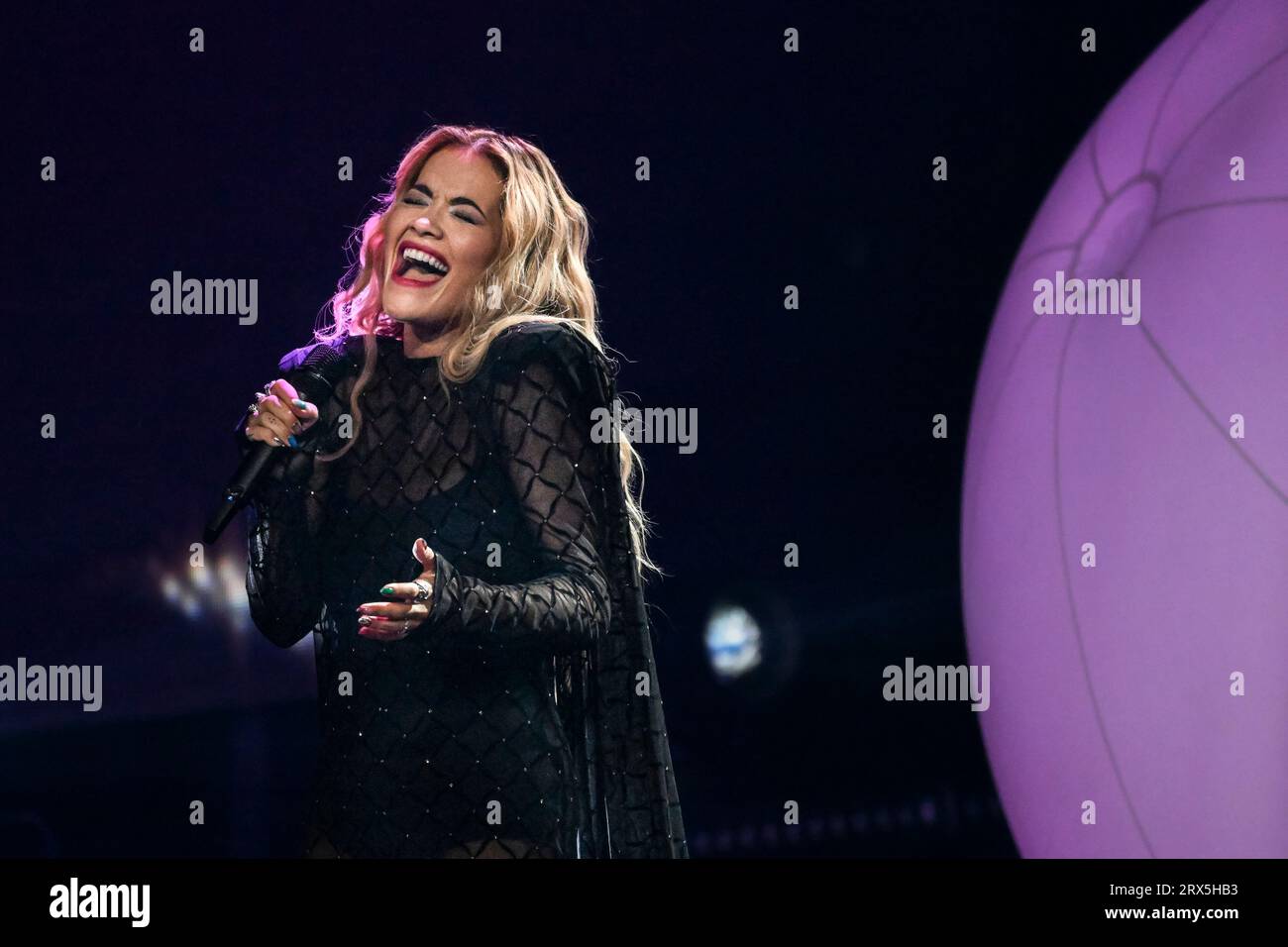 British singer Rita Ora performs on stage singing at the Closing Ceremony, Invictus Games Düsseldorf, Germany Stock Photo