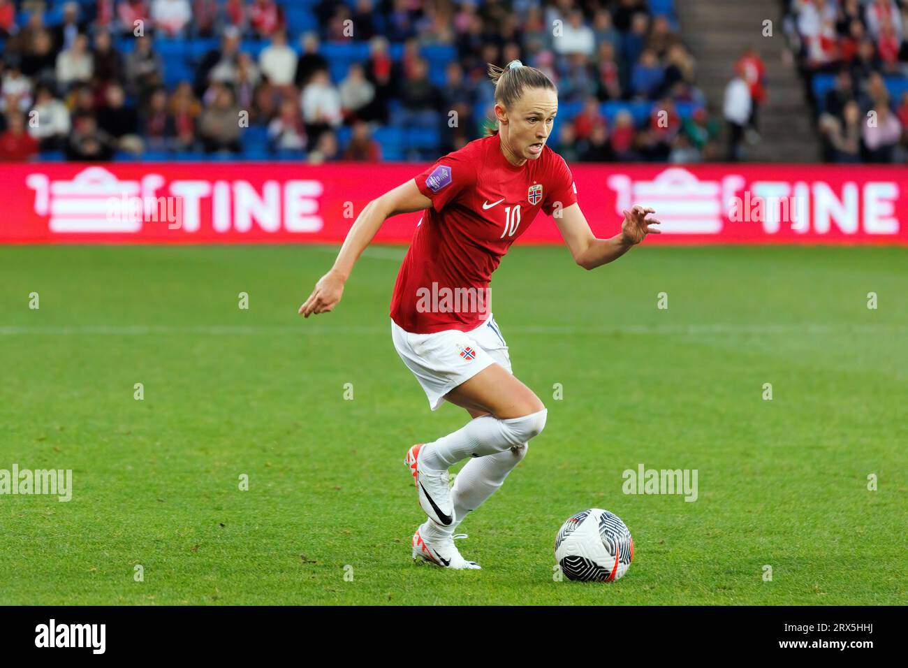 Oslo, Norway. 22nd Sep, 2023. Caroline Graham Hansen (10) of Norway seen during the UEFA Nations League match between Norway and Austria at Ullevaal Stadion in Oslo. (Photo Credit: Gonzales Photo/Alamy Live News Stock Photo