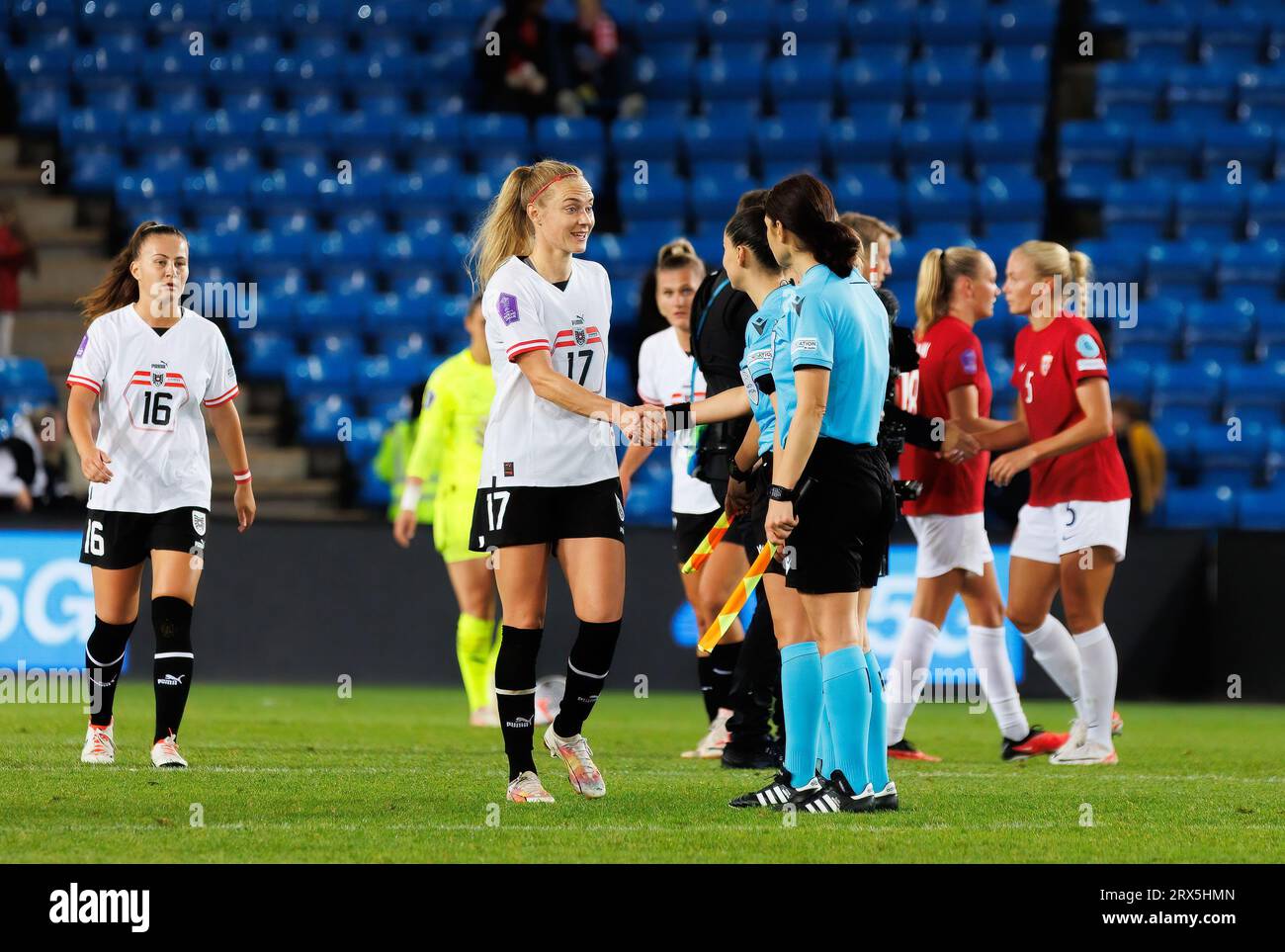 Oslo, Norway. 22nd Sep, 2023. Sarah Puntigam (17) of Austria greets referee Iuliana Demetrescu after the UEFA Nations League match between Norway and Austria at Ullevaal Stadion in Oslo. (Photo Credit: Gonzales Photo/Alamy Live News Stock Photo