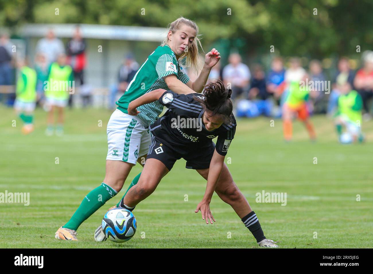 Elsdorf, Deutschland. 23rd Sep, 2023. v.li. Nina Lührßen (SV Werder
