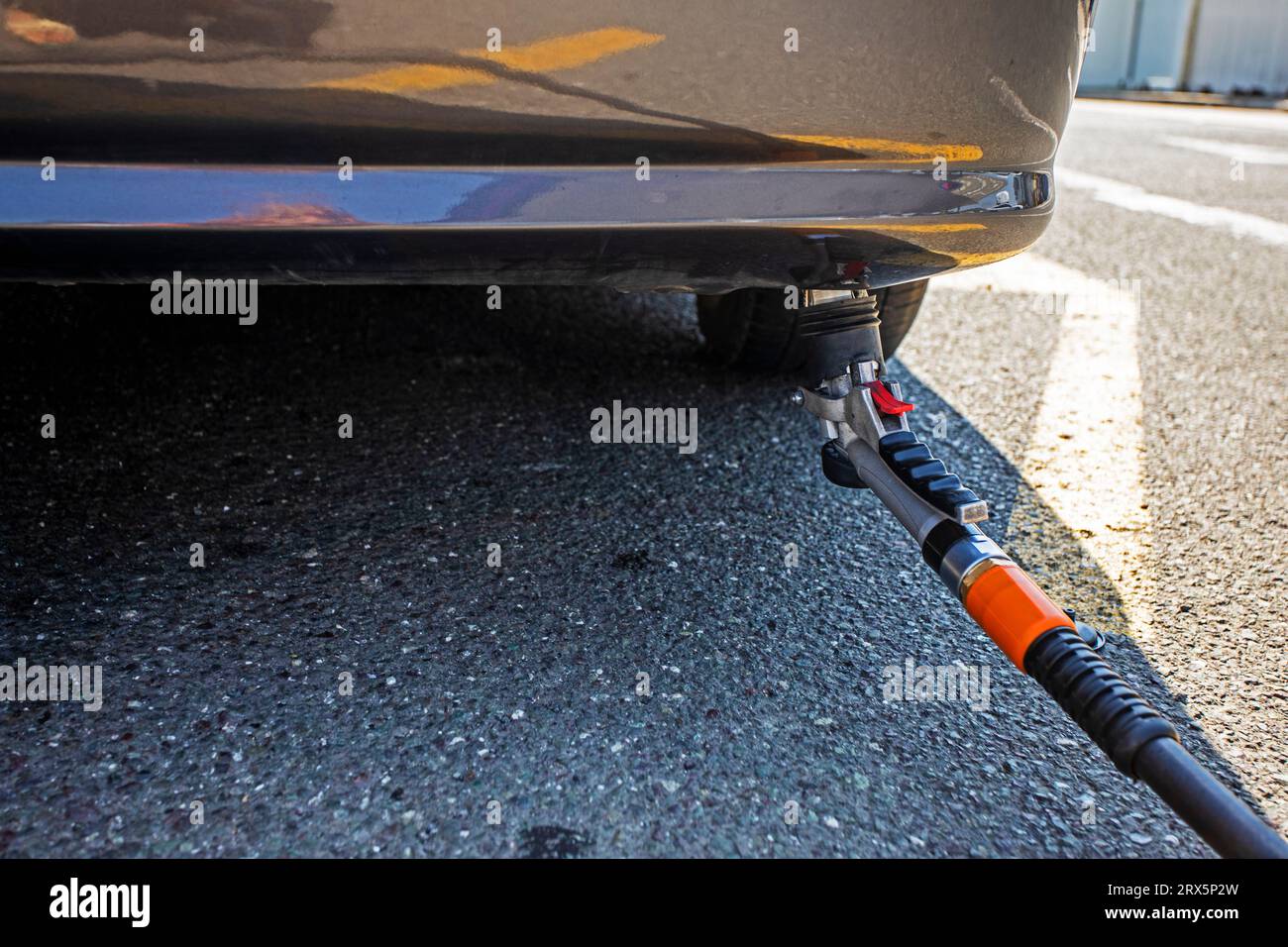 fill the car with an LPG hose from the bottom left side at a gas