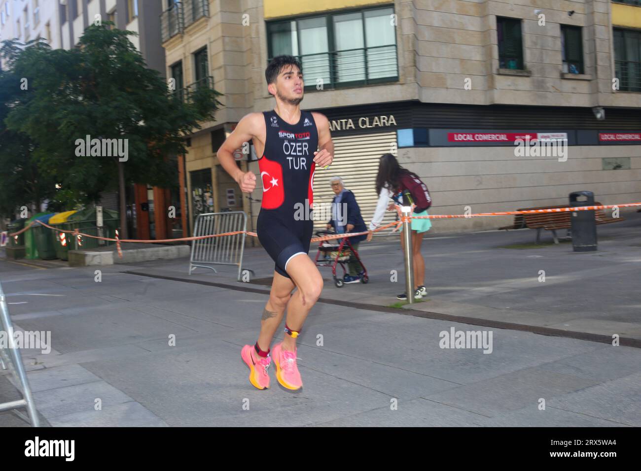 Pontevedra, Spain, September 23, 2023: The Turkish paratriathlete, Ugurcan Ozer in the athletics event during the 2023 Paratriathlon World Championships, on September 23, 2023, in Pontevedra, Spain. Credit: Alberto Brevers / Alamy Live News Stock Photo