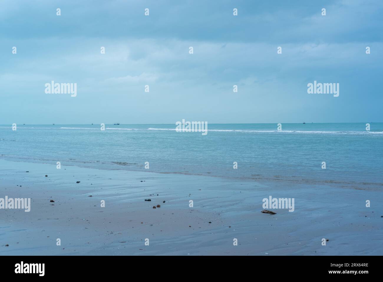Beautiful beach ocean waves hi-res stock photography and images - Alamy