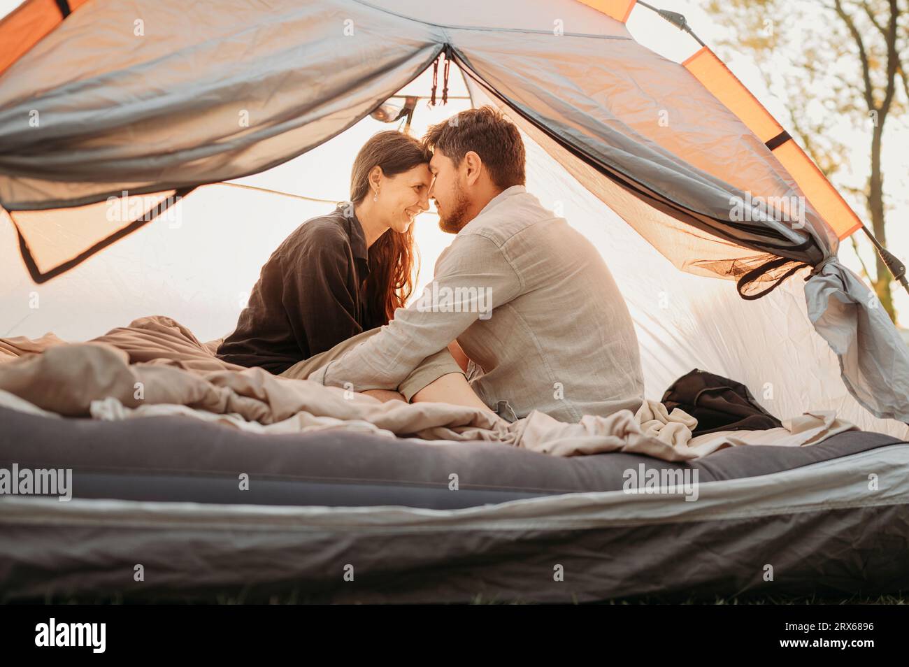 Man woman happy camping hi-res stock photography and images - Alamy