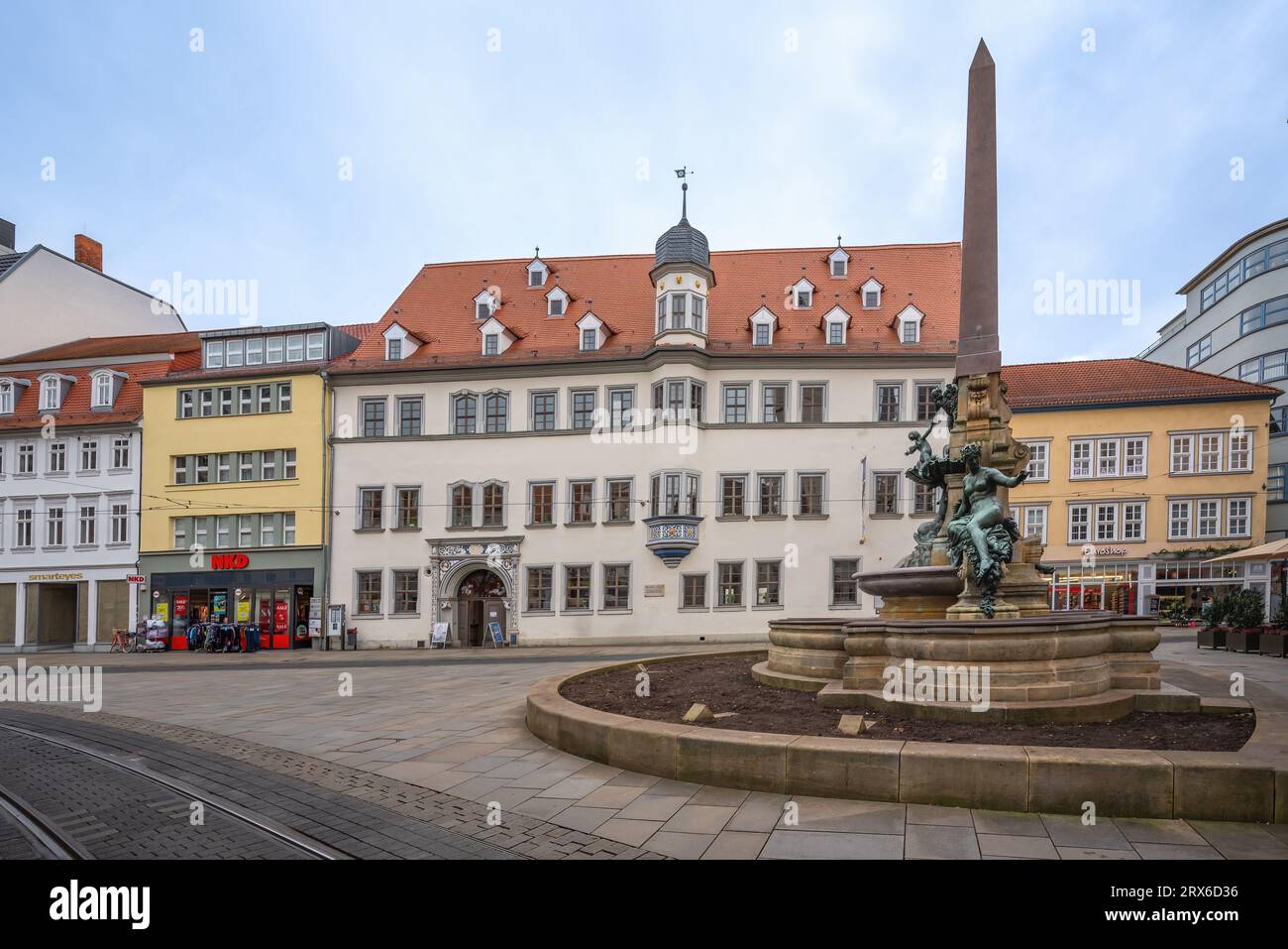 Haus Dacheroden and Anger fountain (Angerbrunnen) - Erfurt, Germany Stock Photo