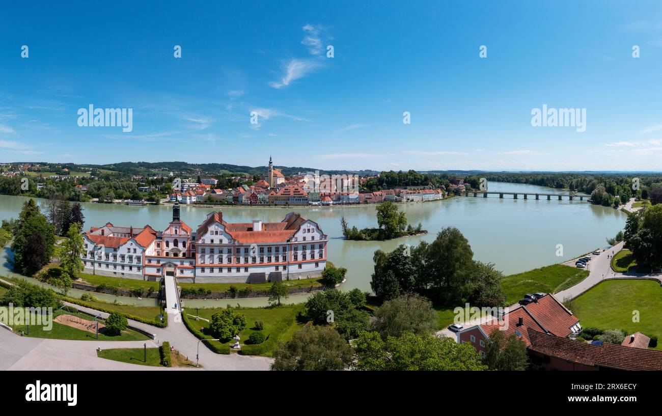 Germany, Bavaria, Neuhaus am Inn, Drone view of Inn river separating Austria from Germany with castle in foreground Stock Photo