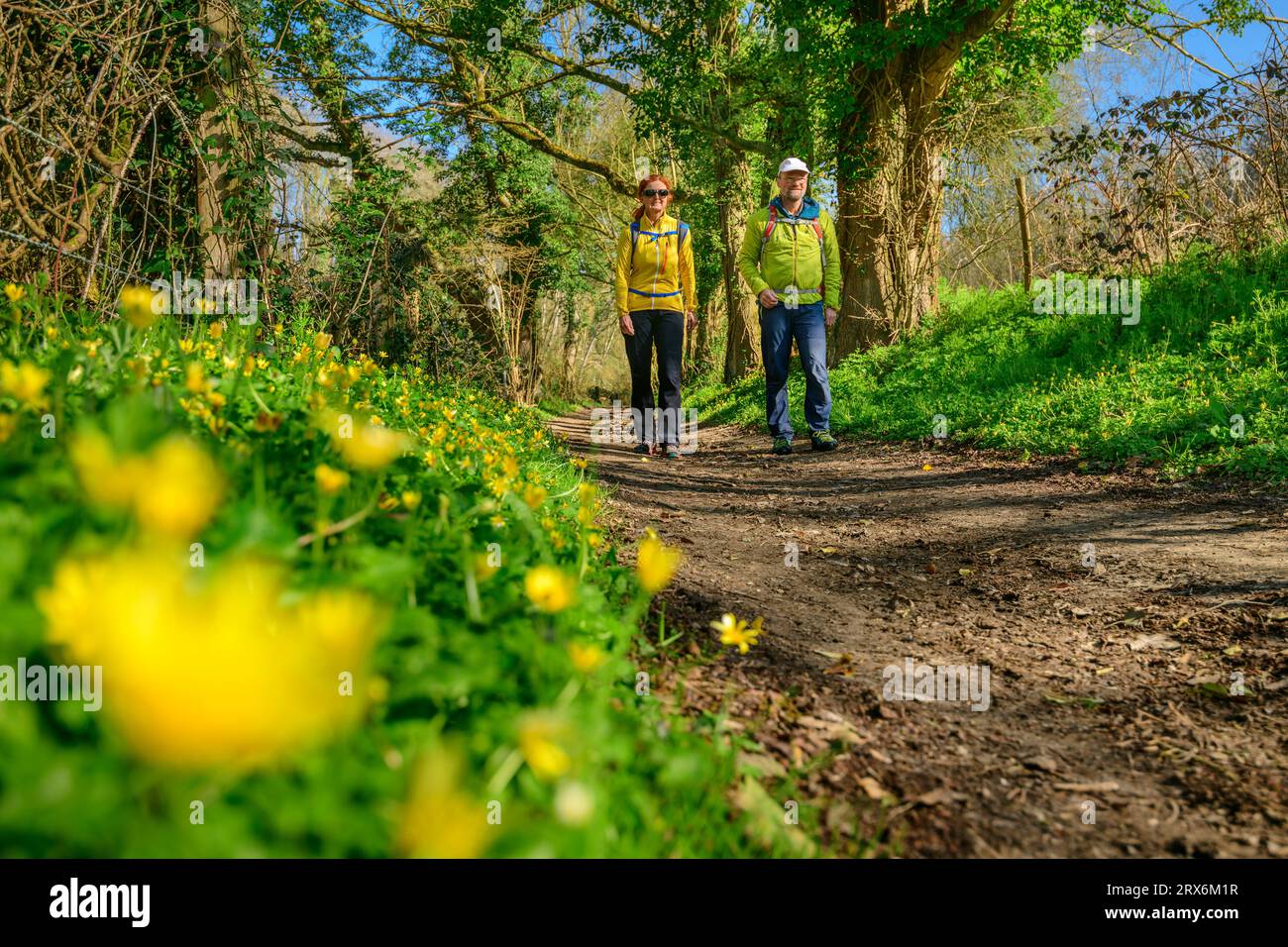 Man and woman hiking hi-res stock photography and images - Alamy