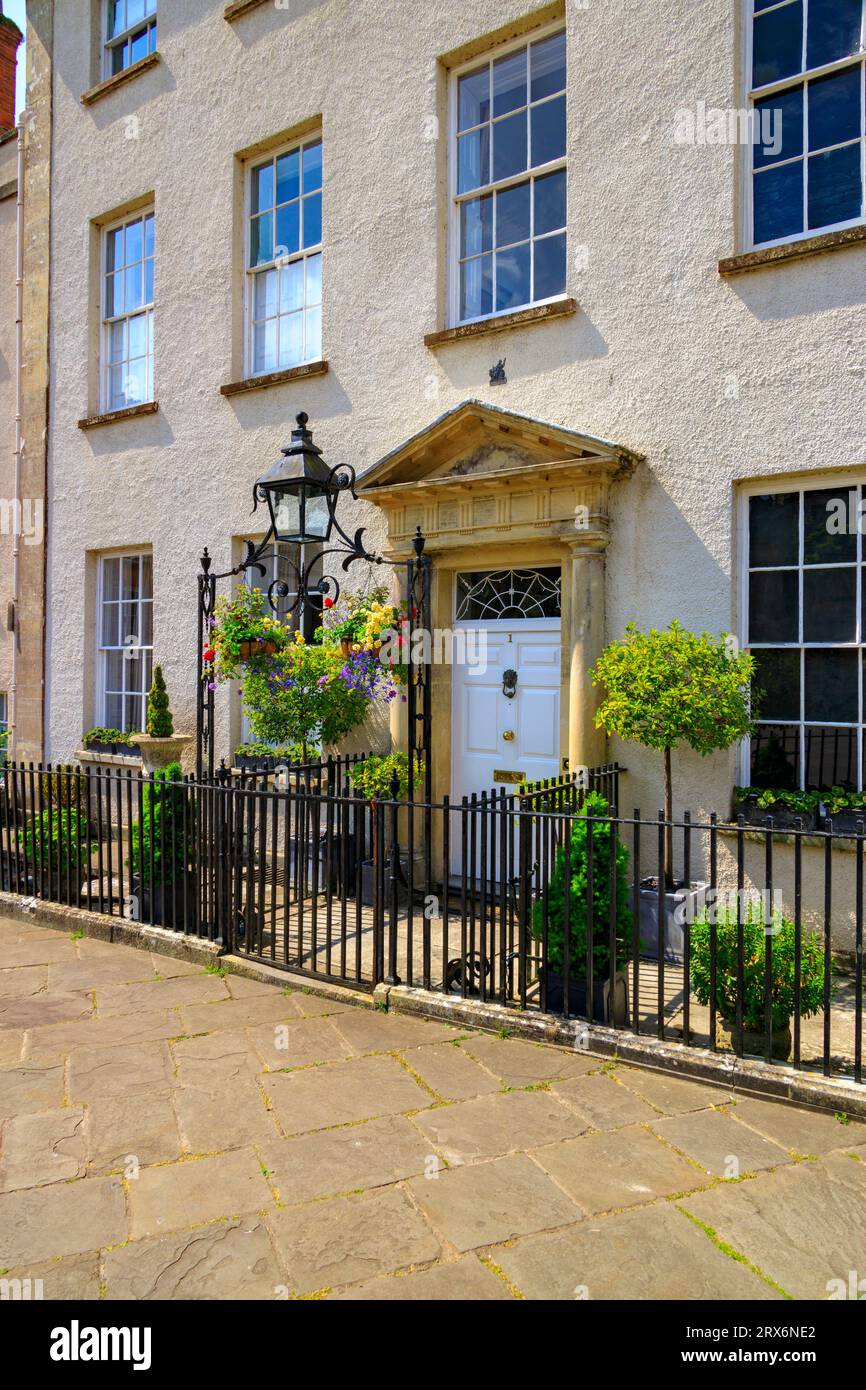 English townhouse door hi-res stock photography and images - Alamy