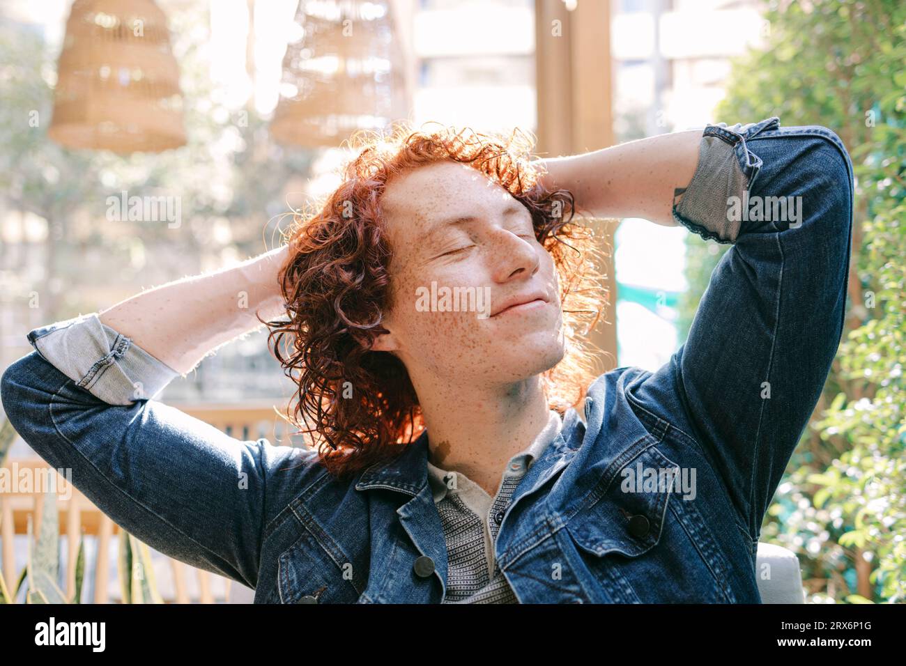 Man with long hair behind hi-res stock photography and images - Alamy