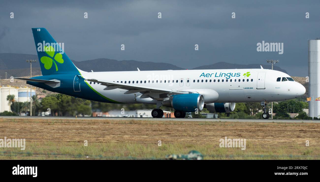 Avión de línea Airbus A320 de Aer Lingus en Alicante Stock Photo
