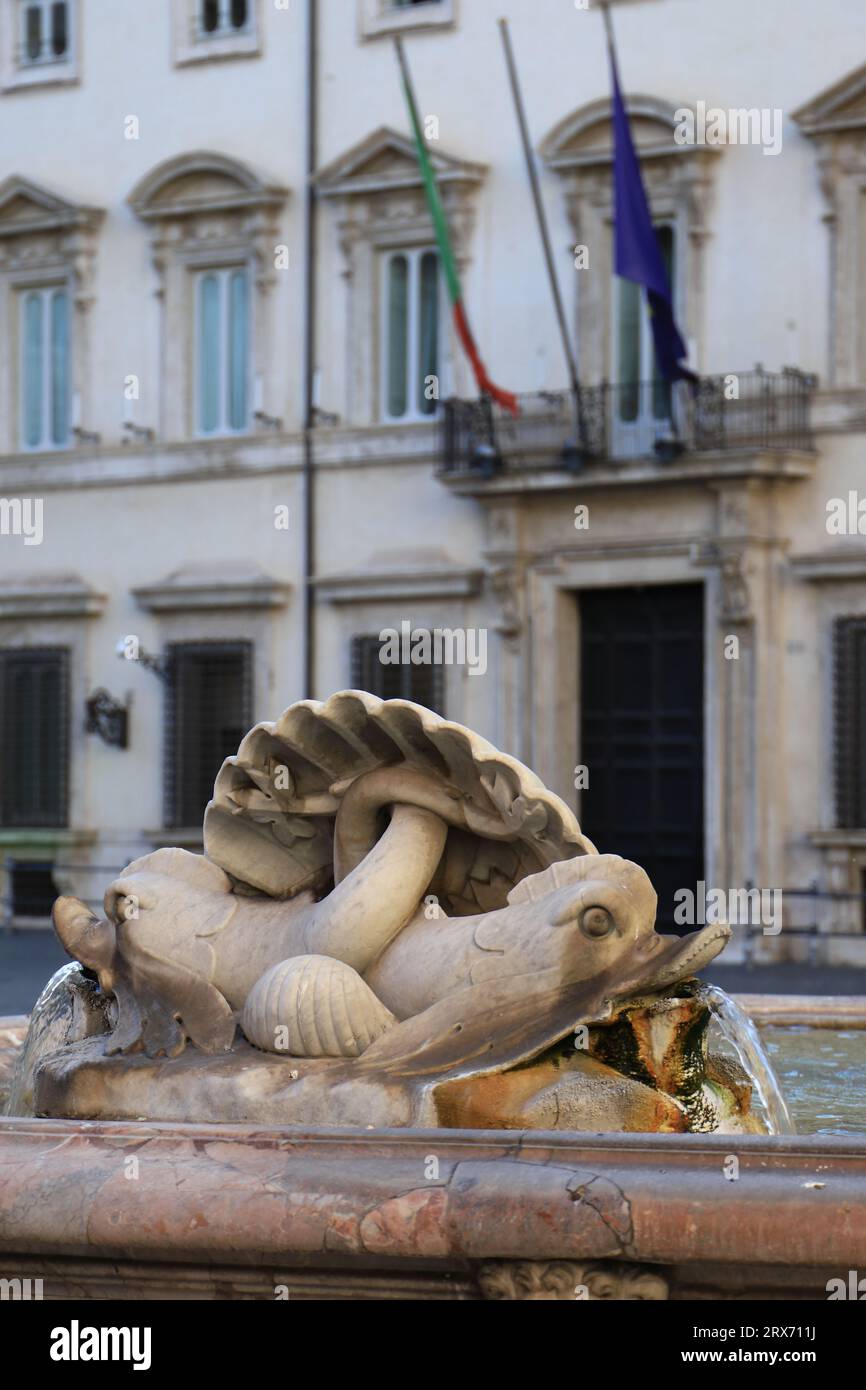 Colonna square hi-res stock photography and images - Alamy