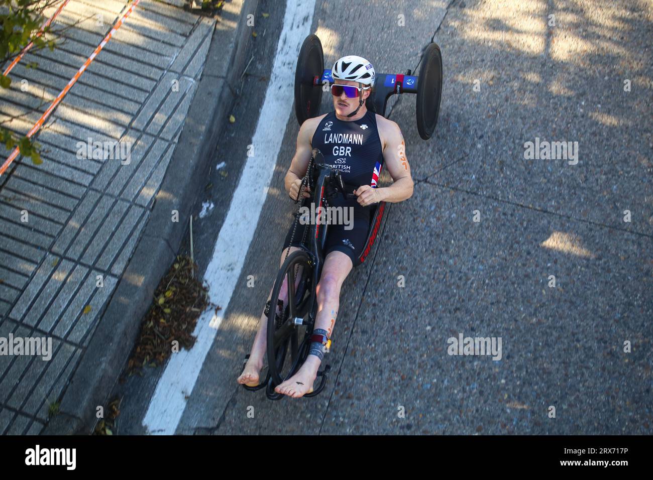 Pontevedra, Galicia, Spain. 23rd Sep, 2023. Pontevedra, Spain, September 23, 2023: The British paratriathlete, Joshua Landmann in the cycling test during the 2023 Paratriathlon World Championships, on September 23, 2023, in Pontevedra, Spain. (Credit Image: © Alberto Brevers/Pacific Press via ZUMA Press Wire) EDITORIAL USAGE ONLY! Not for Commercial USAGE! Stock Photo