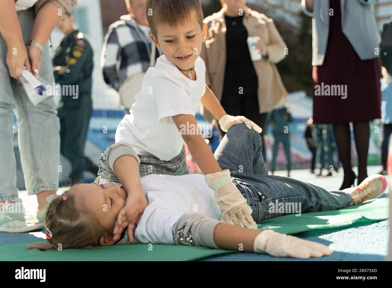 Vladivostok, Russia. 23rd Sep, 2023. Children learn first-aid skills at a first-aid skills competition in Vladivostok, Russia, Sept. 23, 2023. The event was aimed at raising public awareness of first aid skills. Credit: Guo Feizhou/Xinhua/Alamy Live News Stock Photo