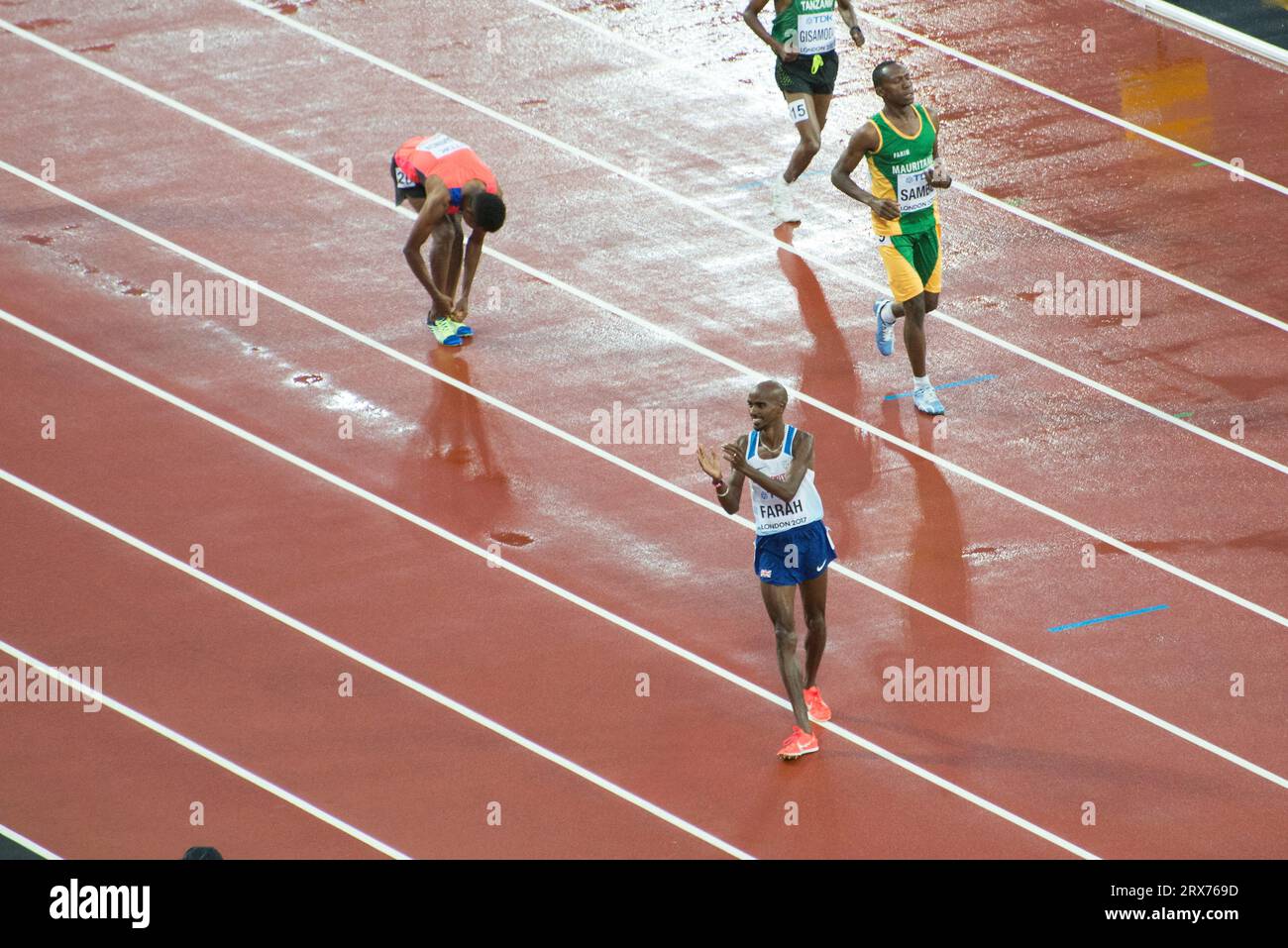 Mo Farah competing in the 5000 Metres at the London 2017 World ...
