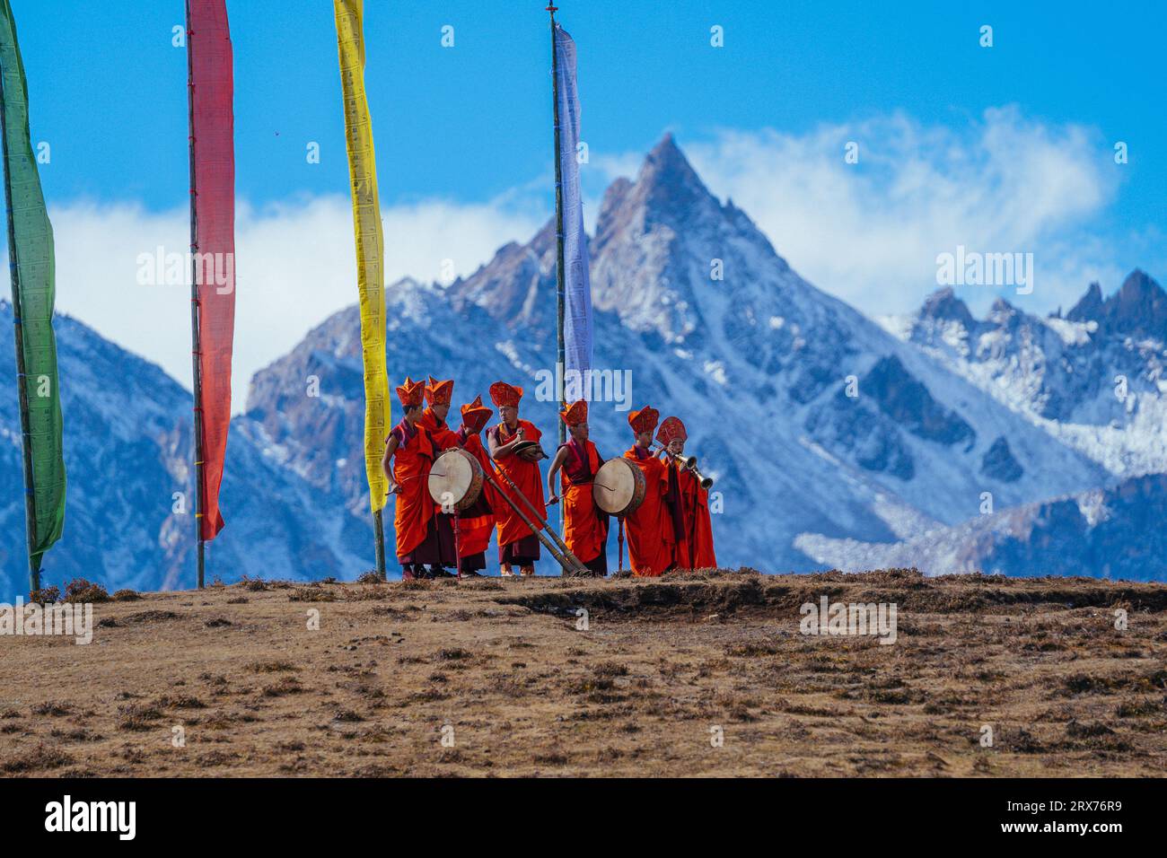 Group of monks hi-res stock photography and images - Alamy