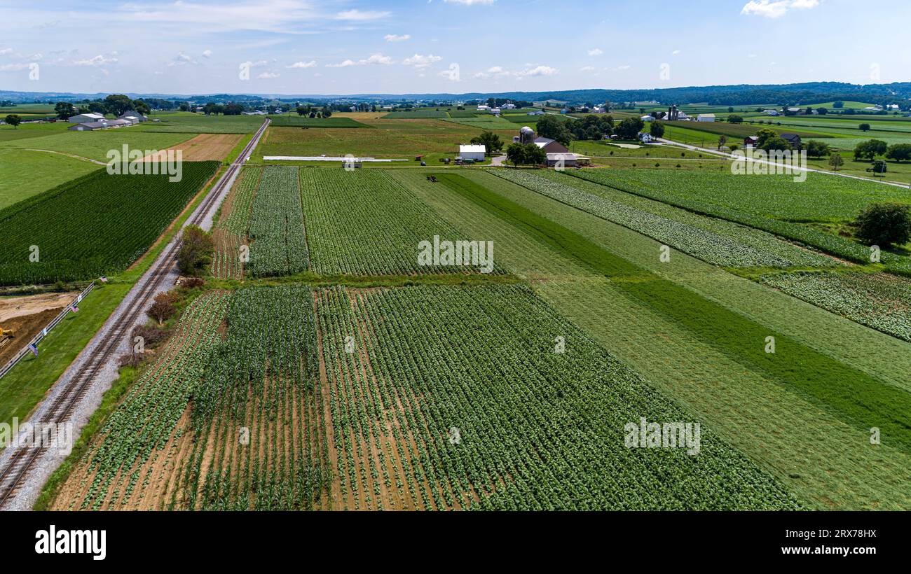 Panorama amish farm scene hi-res stock photography and images - Alamy