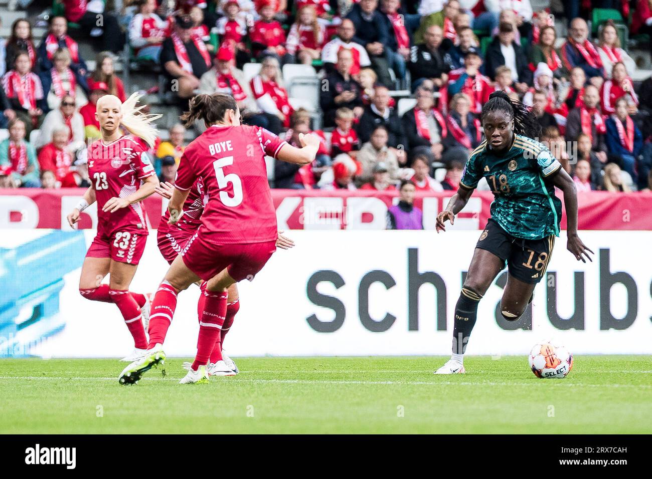 Simone Boye Sorensen (Daenemark, #5), Nicole Anyomi (Deutschland, #18 ...