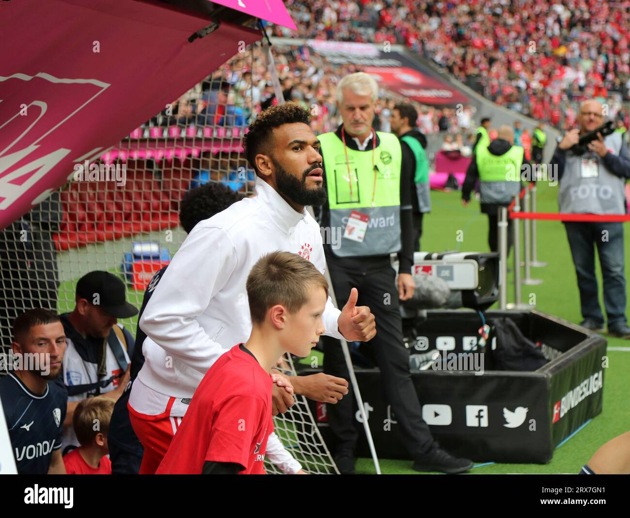 München, Deutschland 23. September 2023: Fussball, Herren, Bundesliga, Saison 2023/2024, FC Bayern München - VFL Bochum, Allianz Arena Eric Maxim Choupo-Moting (FC Bayern München) beim Auflaufen, Einlaufen der Mannschaften aus dem Spielertunnel DFB regulations prohibit any use of photographs as image sequences and/or quasi-video Stock Photo