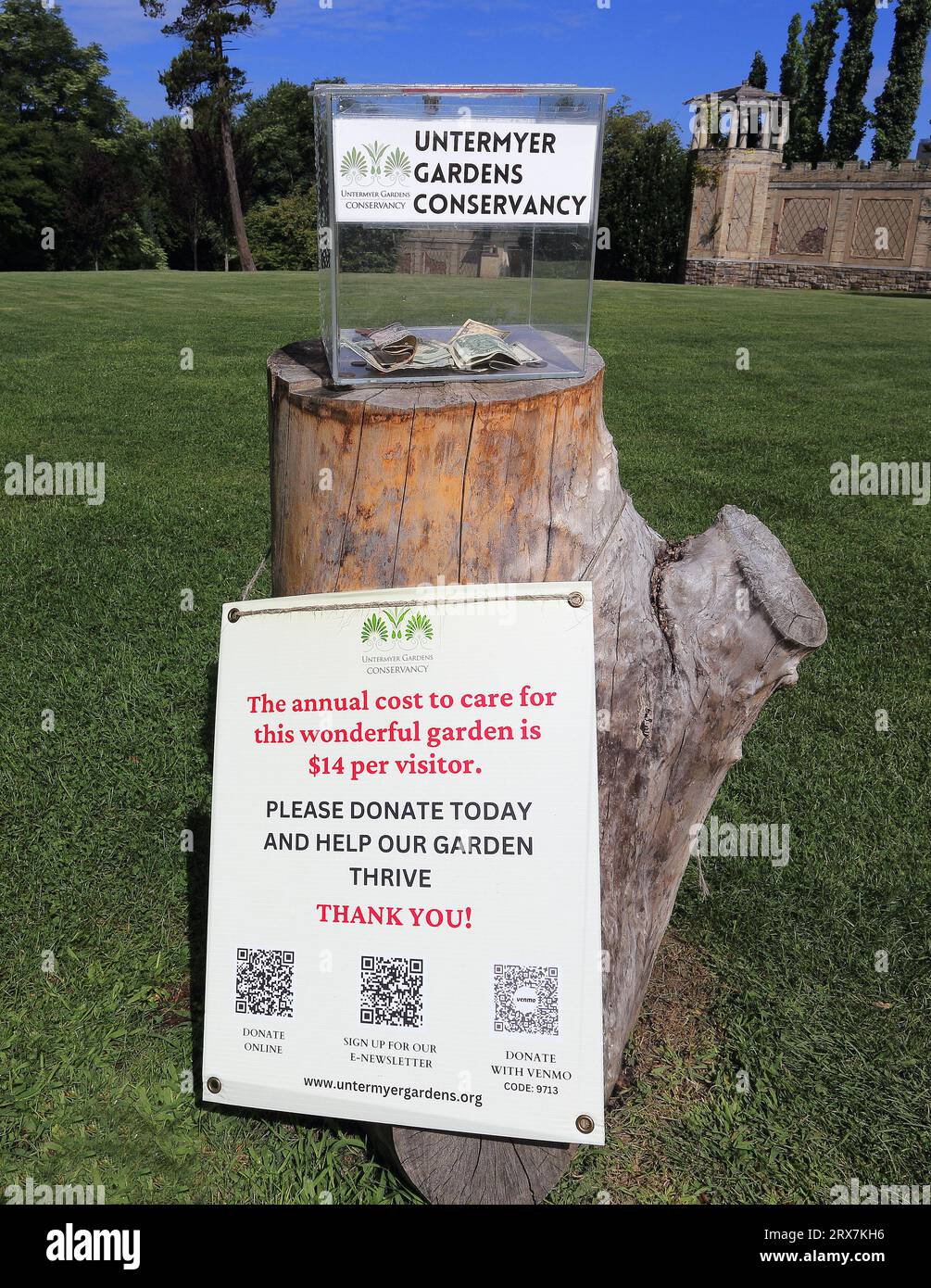 Donation stand Untermyer park Yonkers NY Stock Photo Alamy