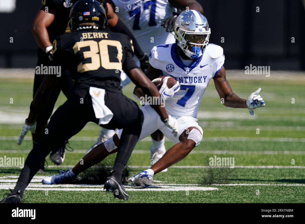 Kentucky wide receiver Barion Brown (7) runs past Vanderbilt cornerback