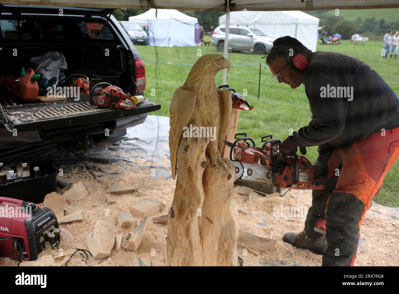 Selkirk, UK. 23rd Sep, 2023. 1st Country & Food Festival at Philiphaugh Estate, The inaugural event, being held on the estate lands, near to Selkirk, with craft, food and countryside exhibitors as well as country sports demonstrations and exhibits. Chainsaw carving demonstration, ( Credit: Rob Gray/Alamy Live News Stock Photo