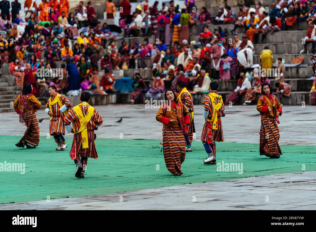 Asian folk dance Stock Photo Alamy