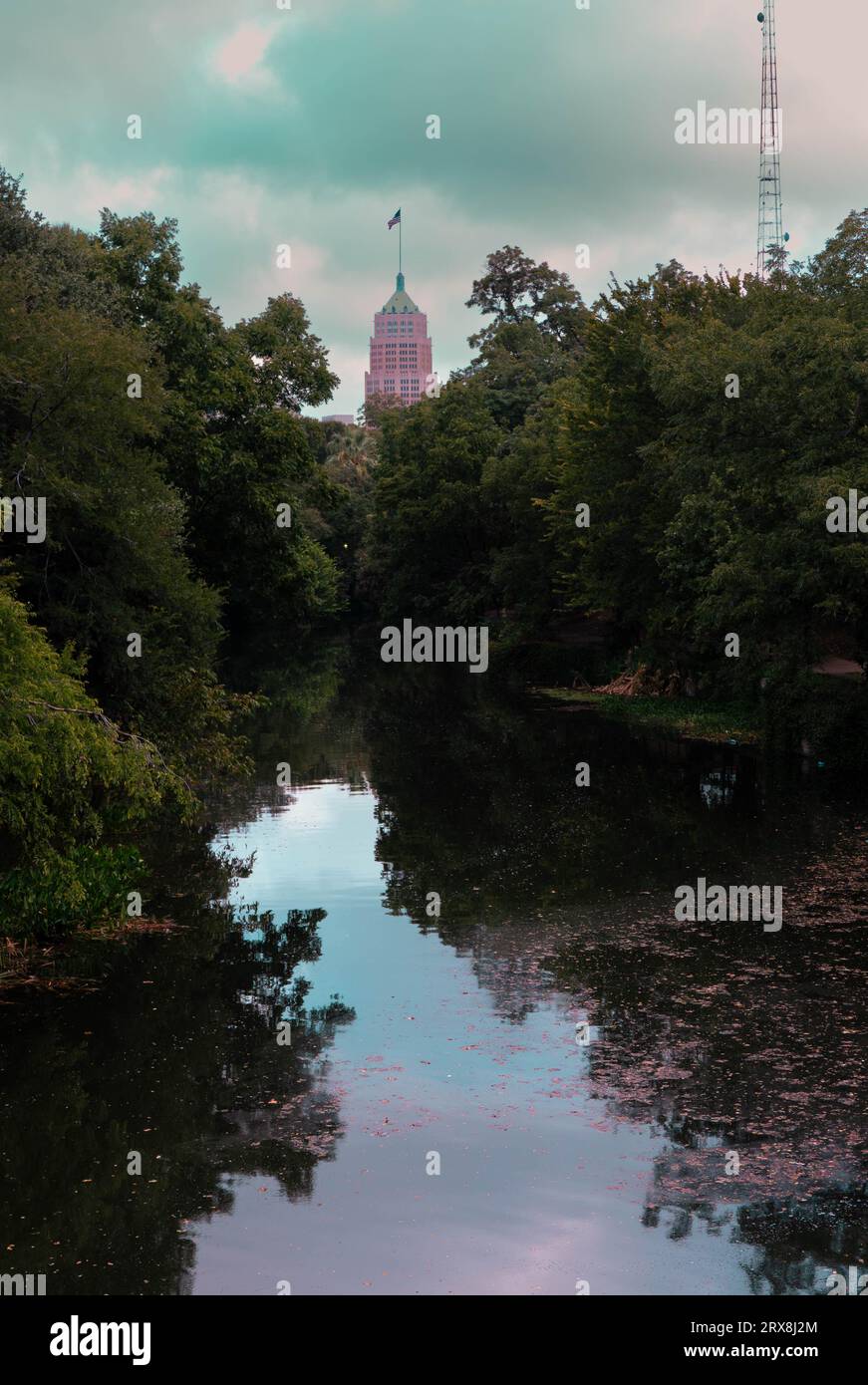City lights in river hi-res stock photography and images - Alamy