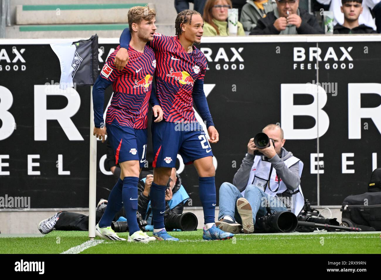 Moenchengladbach, Germany. 23rd Sep, 2023. Timo Werner (L) of RB Leipzig celebrates after scoring during the first division of Bundesliga 5th round match between Borussia Moenchengladbach and RB Leipzig in Moenchengladbach, Germany, Sept. 23, 2023. Credit: Joachim Bywaletz/Xinhua/Alamy Live News Stock Photo