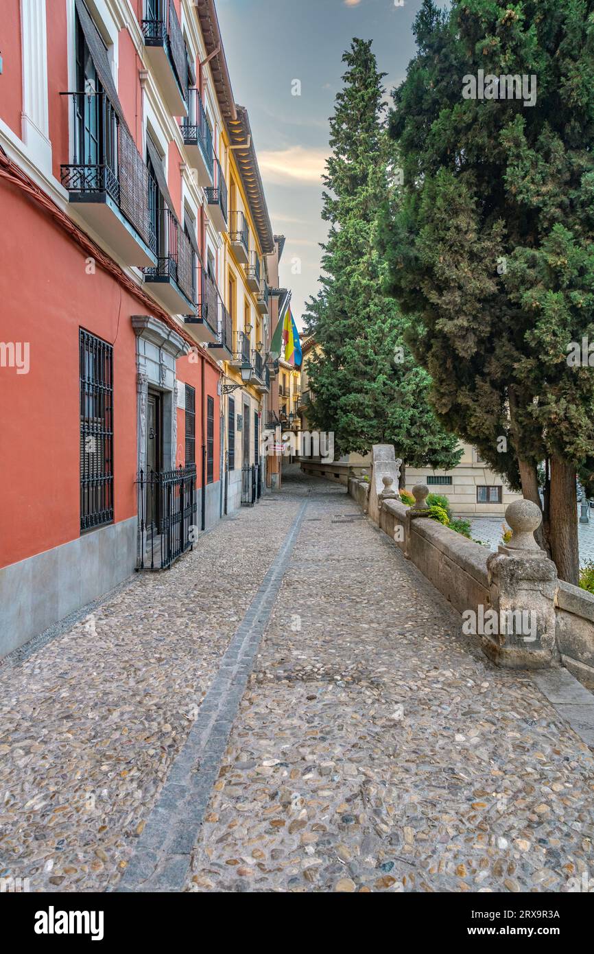 Granada empty narrow streets around Carrera Del Darro. Narrow cobbled streets of Granada in sunshine and blue sky above. Granada, Spain Stock Photo