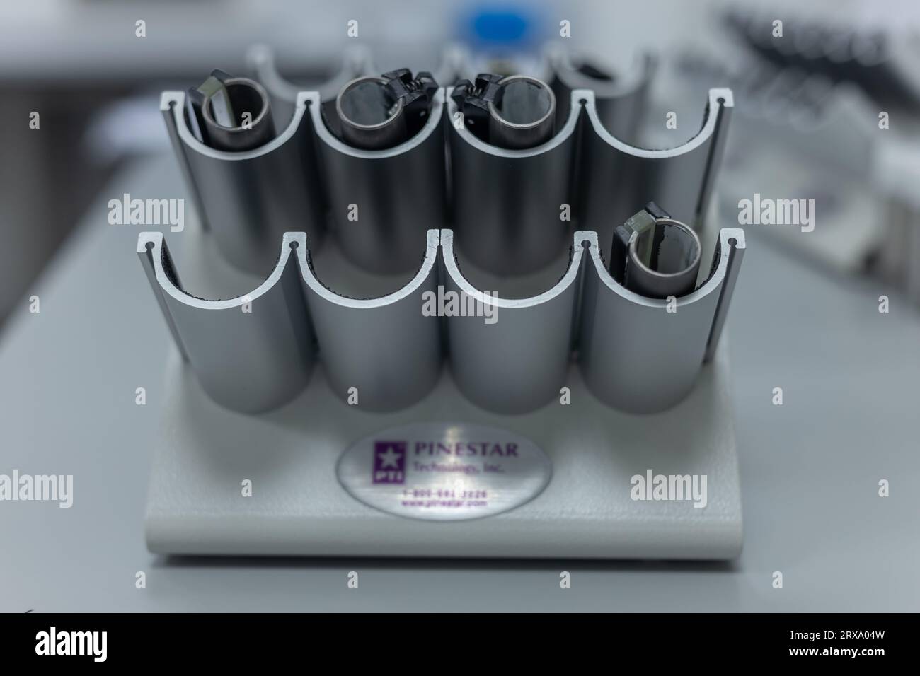 Equipment for specialized medical nuclear medicine laboratories. Ampoules, protective capsules