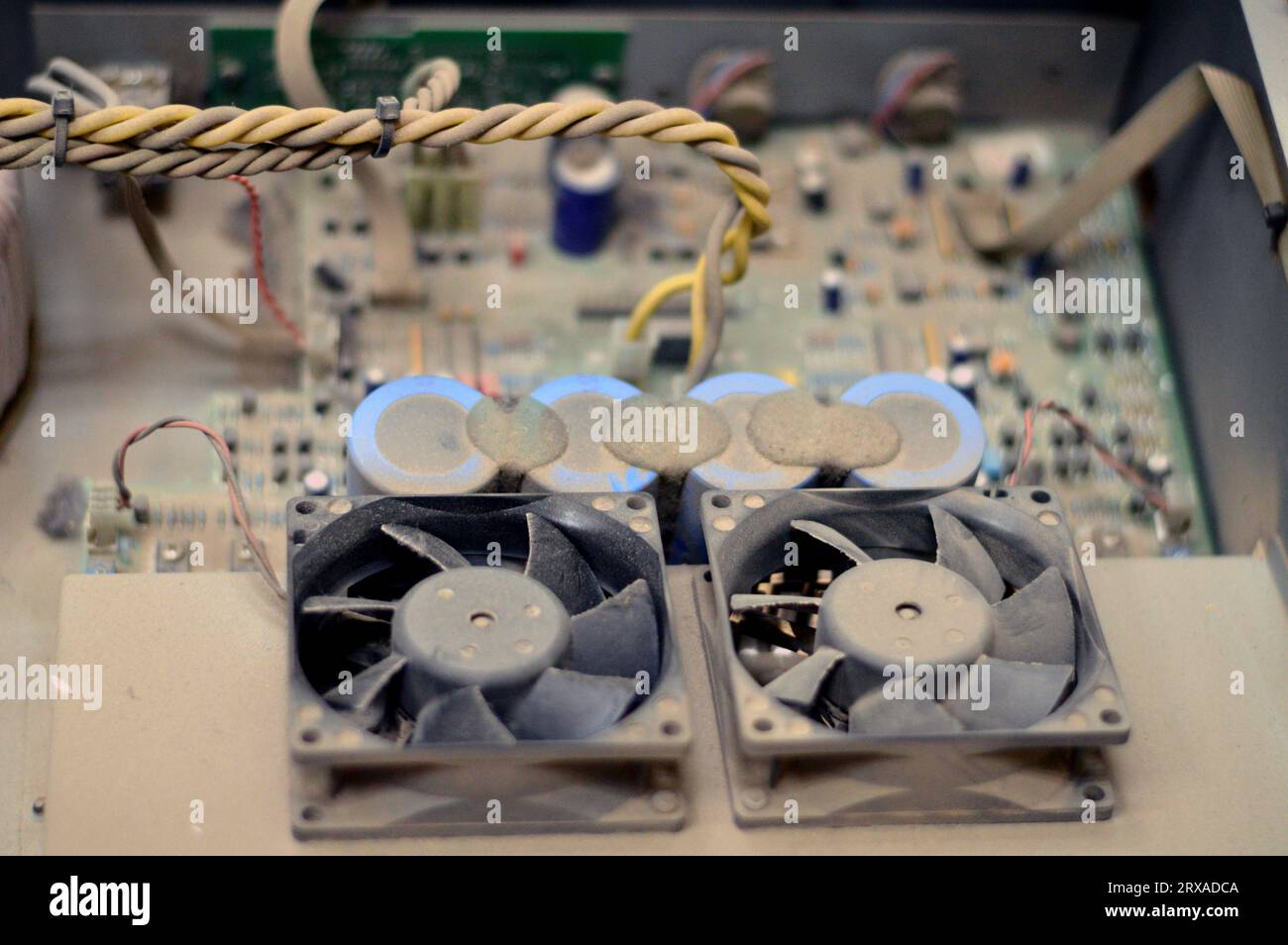 Electronic power amplifier, an electronic device that can increase the