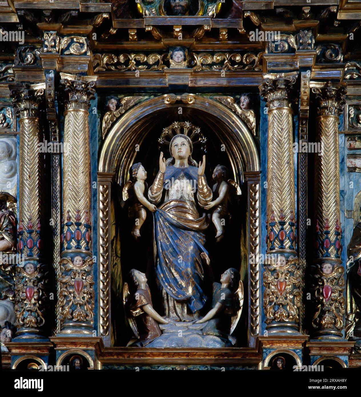 Retablo dedicado a la Asunción de la Virgen María, siglo XVII. Iglesia