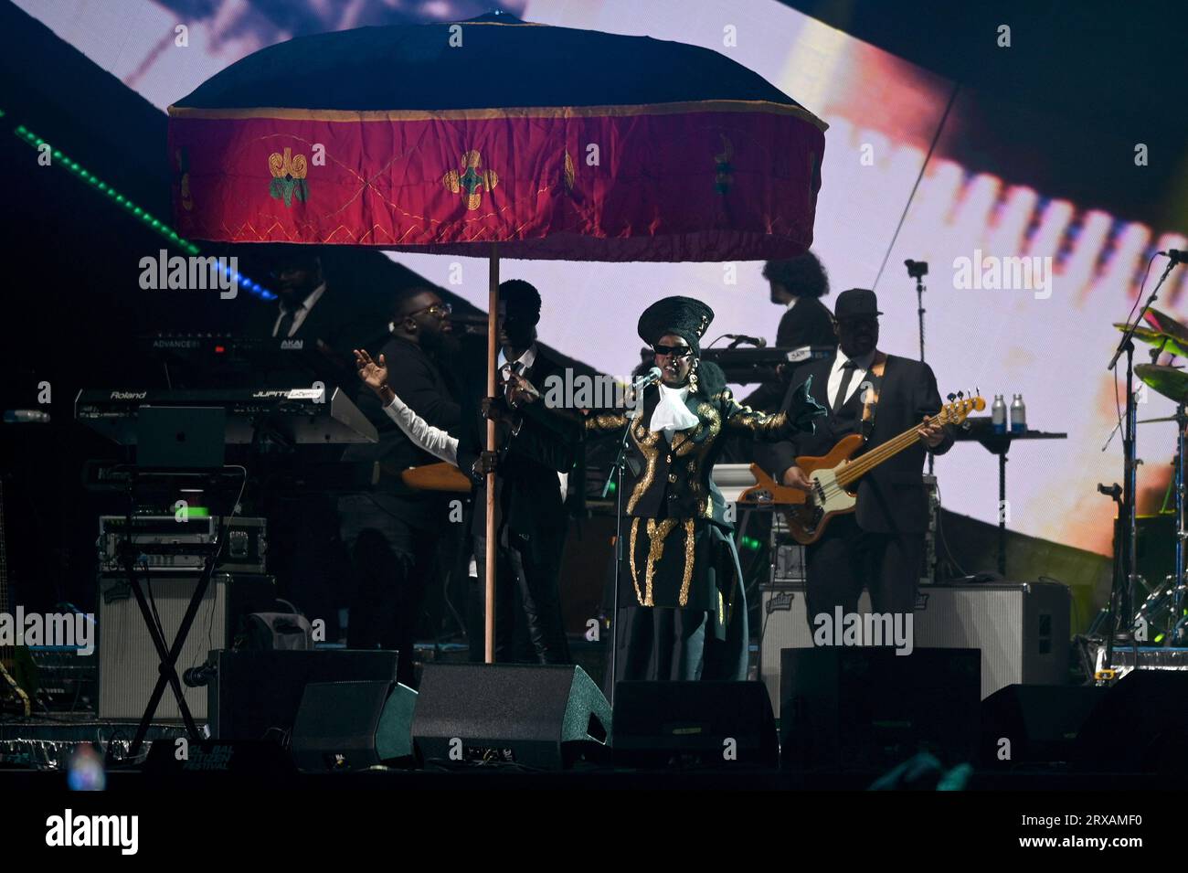 New York, USA. 23rd Sep, 2023. Singer Lauryn Hill performs at the 2023 Global Citizen Festival on the Great Lawn in Central Park, New York, NY, September 23, 2023. (Photo by Anthony Behar/Sipa USA) Credit: Sipa USA/Alamy Live News Stock Photo