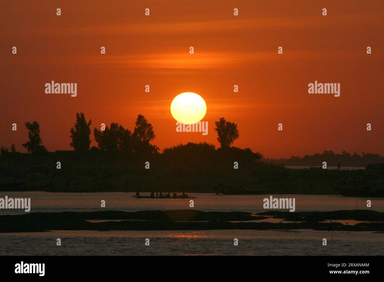 Great evening light on the Bani River near Mopti, Mali Stock Photo