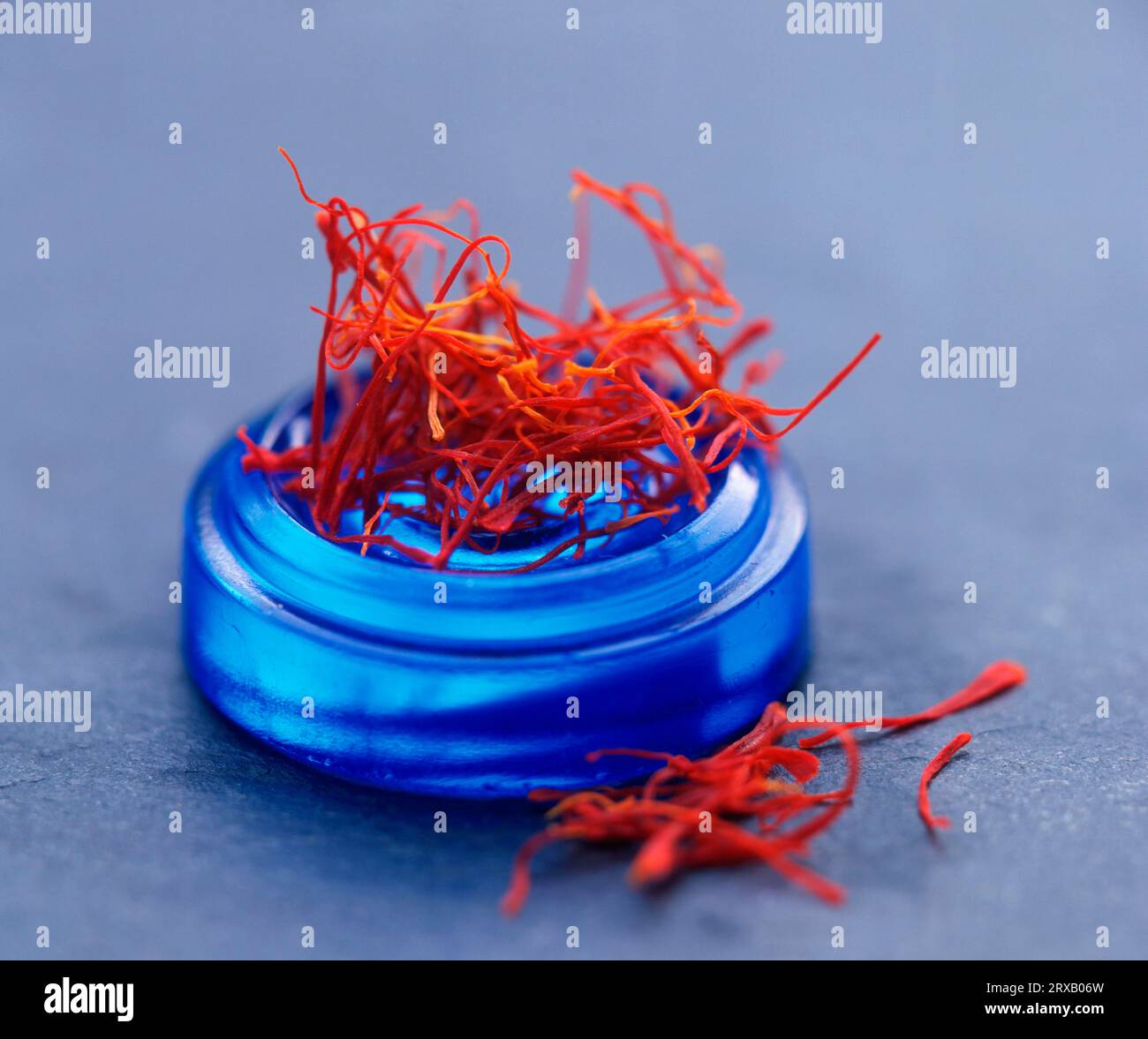 Bowl with Saffron crocus (Crocus sativus), thread Stock Photo Alamy