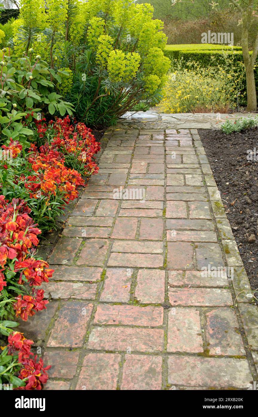 Garden path, Paved garden path Stock Photo - Alamy