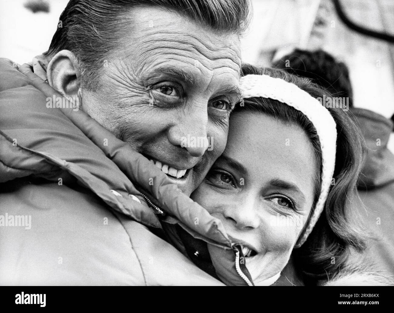 KIRK DOUGLAS and ULLA JACOBSSON on set location candid in Norway during filming of THE HEROES OF TELEMARK 1965 director ANTHONY MANN novel Knut Haukelid and John Drummond screenplay Ivan Moffat and Ben Barzman and (uncredited) Harold Pinter music Malcolm Arnold Benton Film Productions / Rank Film Distributors (UK) - Columbia Pictures (US) Stock Photo