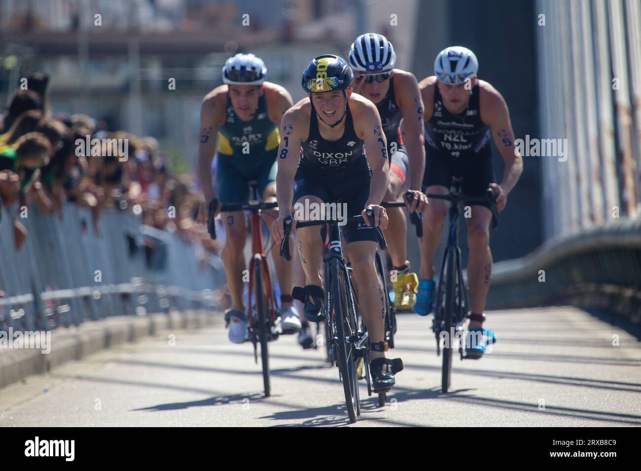 Pontevedra, Spain. 23rd Sep, 2023. British triathlete, Daniel Dixon leads a peloton during the 2023 Men's U23 Triathlon World Championships, on September 23, 2023, in Pontevedra, Spain. (Photo by Alberto Brevers/Pacific Press) Credit: Pacific Press Media Production Corp./Alamy Live News Stock Photo