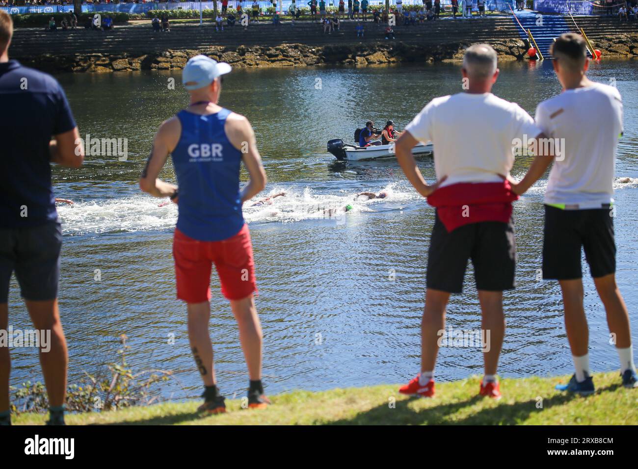 Pontevedra, Spain. 23rd Sep, 2023. Pontevedra, Spain, September 23, 2023: Several triathletes in the swimming event during the 2023 Men's U23 Triathlon World Championships, on September 23, 2023, in Pontevedra, Spain. (Photo by Alberto Brevers/Pacific Press) Credit: Pacific Press Media Production Corp./Alamy Live News Stock Photo