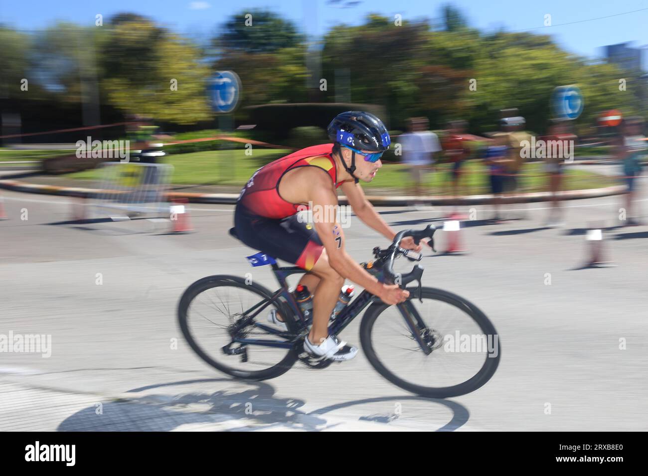 Pontevedra, Spain. 23rd Sep, 2023. Pontevedra, Spain, September 23, 2023: The Spanish triathlete, David Cantero in the cycling test during the 2023 Men's U23 Triathlon World Championship, on September 23, 2023, in Pontevedra, Spain. (Photo by Alberto Brevers/Pacific Press) Credit: Pacific Press Media Production Corp./Alamy Live News Stock Photo