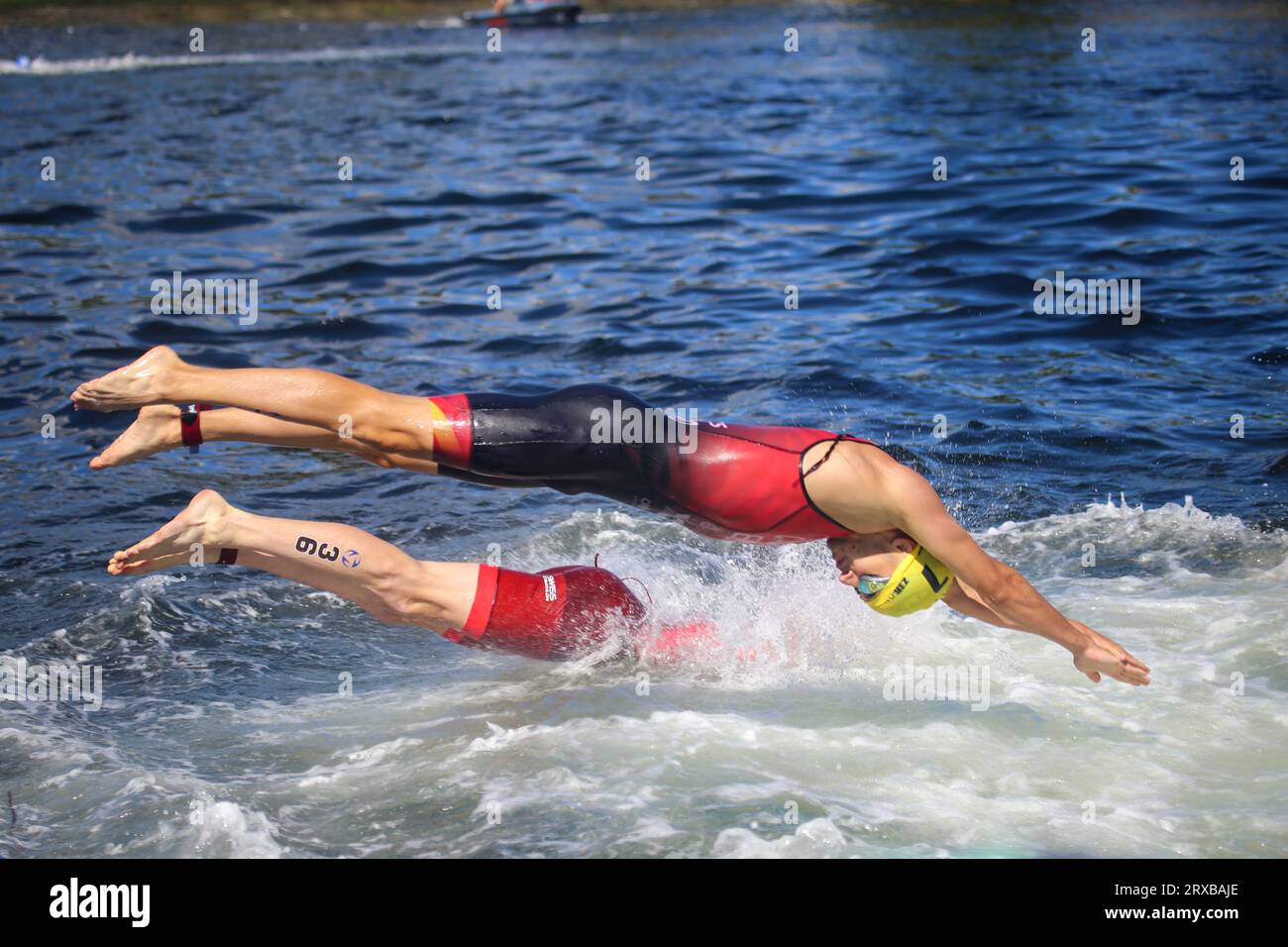 Pontevedra, Galicia, Spain. 23rd Sep, 2023. Pontevedra, Spain, September 23th, 2023: The Spanish triathlete, David Cantero (R) in the swimming test during the 2023 Men's U23 Triathlon World Championship, on September 23, 2023, in Pontevedra, Spain. (Credit Image: © Alberto Brevers/Pacific Press via ZUMA Press Wire) EDITORIAL USAGE ONLY! Not for Commercial USAGE! Stock Photo