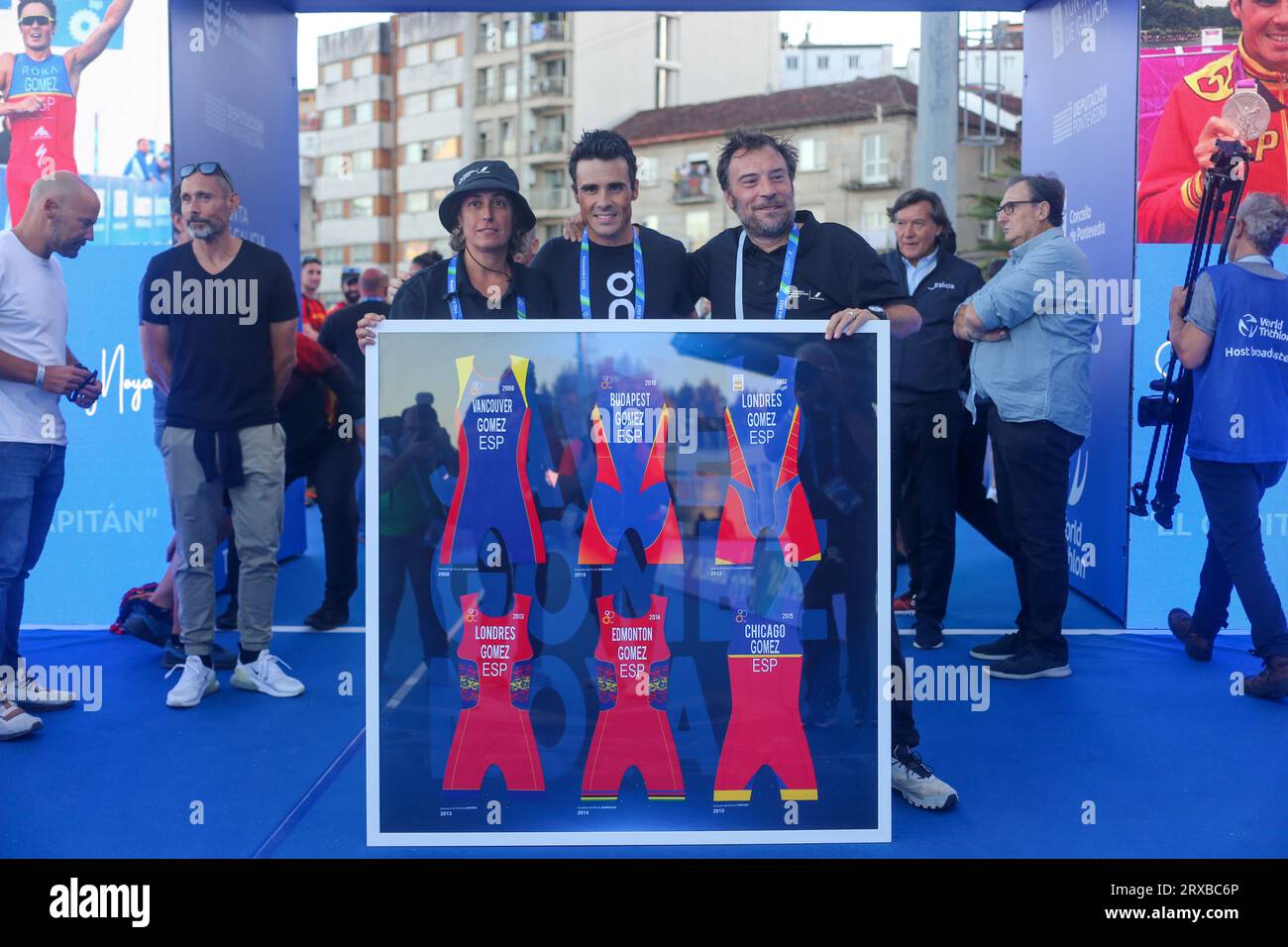 Pontevedra, Galicia, Spain. 23rd Sep, 2023. Pontevedra, Spain, September 23, 2023: Five-time world champion, Javier Gomez Noya received a frame with all the jerseys in which he achieved his great titles during the 2023 Elite Men's Triathlon World Championship, on September 23, 2023, in Pontevedra, Spain. (Credit Image: © Alberto Brevers/Pacific Press via ZUMA Press Wire) EDITORIAL USAGE ONLY! Not for Commercial USAGE! Stock Photo
