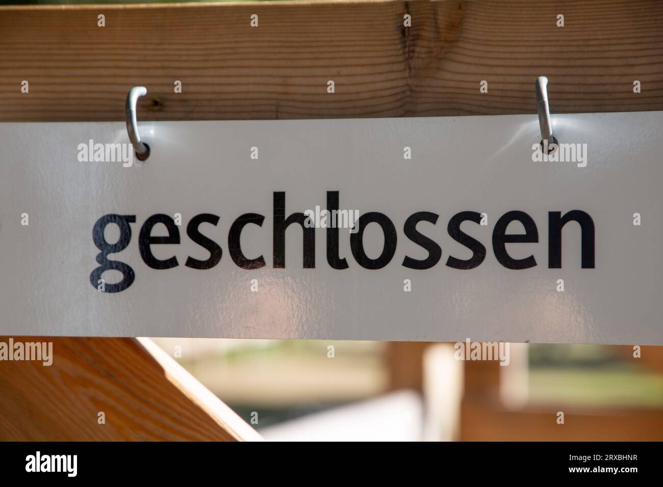 Close-up of a wooden sign with the german inscription geschlossen (closed) Stock Photo