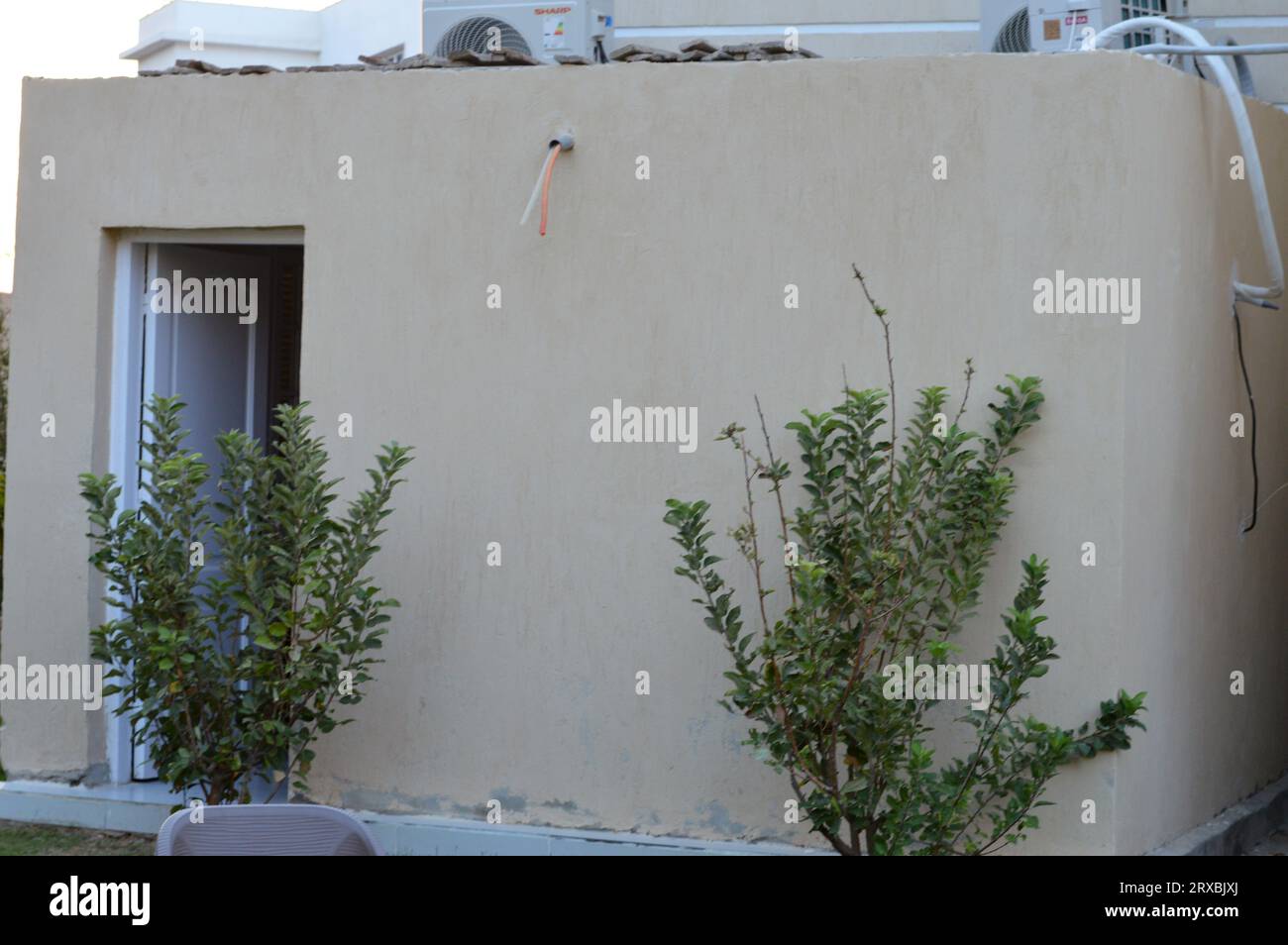 Cairo, Egypt, September 17 2023: External rooms adjuvant to a grand large new build mosque masjid for residence of the mosque workers beside the garde Stock Photo